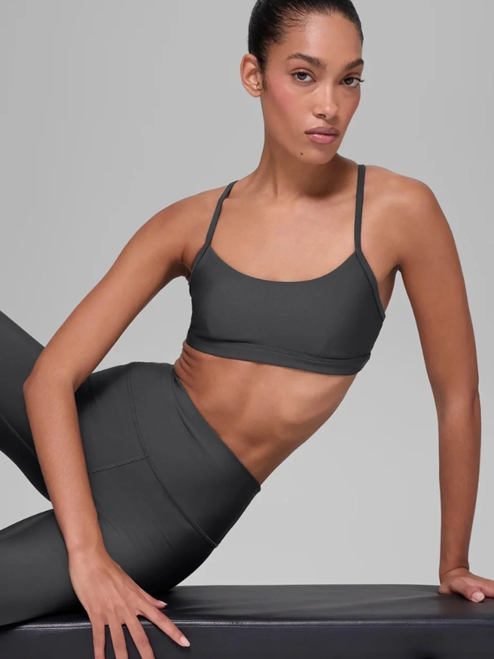 ALO Yoga Airlift Intrigue Bra - Anthracite